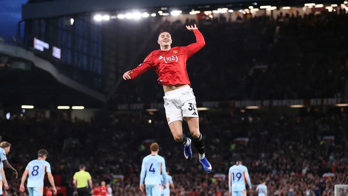 Jugador de Manchester United celebrando un gol en el estadio Jugador de Manchester United celebrando un gol en el estadio