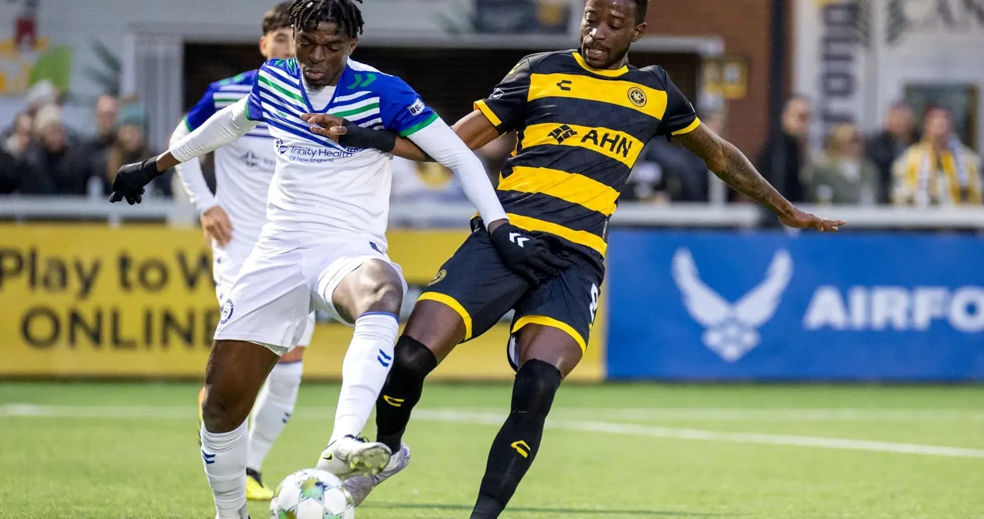 Jugando fútbol entre Hartford Athletic y Pittsburgh Riverhounds Jugando fútbol entre Hartford Athletic y Pittsburgh Riverhounds