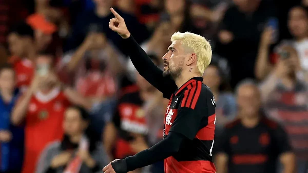 Jugador de Flamengo celebrando un gol Jugador de Flamengo celebrando un gol
