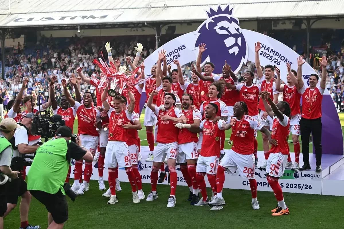 Jugadores de Arsenal celebrando el campeonato de Premier League Jugadores de Arsenal celebrando el campeonato de Premier League