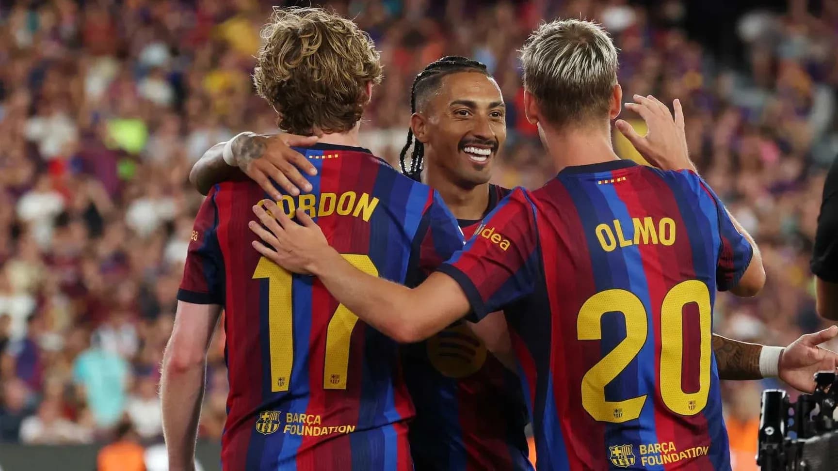 Jugadores del FC Barcelona celebrando un gol juntos Jugadores del FC Barcelona celebrando un gol juntos