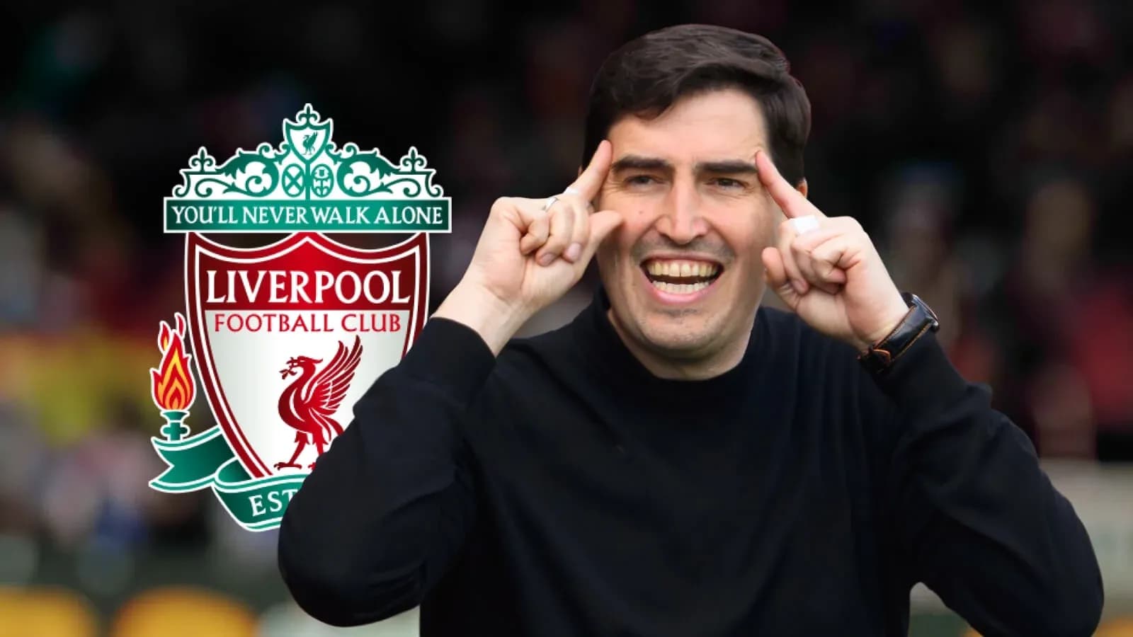 Entrenador señalando mientras sonríe junto a logo de Liverpool Entrenador señalando mientras sonríe junto a logo de Liverpool