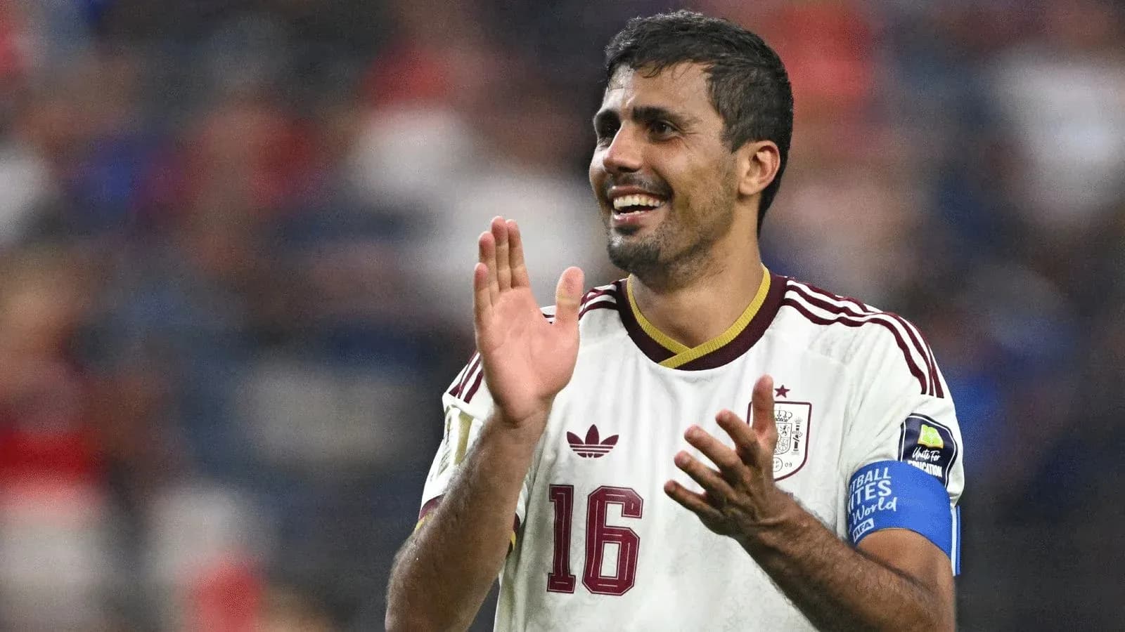 Jugador de España aplaudiendo durante un partido Jugador de España aplaudiendo durante un partido