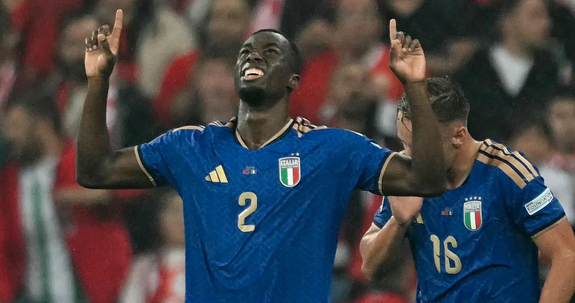 Jugador de Italia celebrando un gol en partido Jugador de Italia celebrando un gol en partido