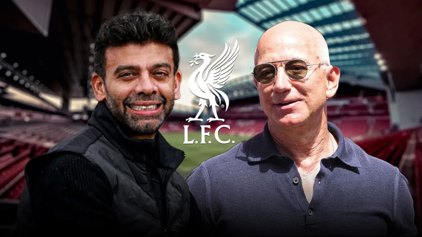 Dos hombres sonriendo en el estadio de Liverpool Dos hombres sonriendo en el estadio de Liverpool