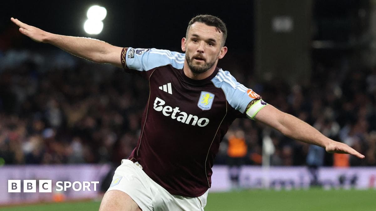 Jugador de Aston Villa celebrando un gol Jugador de Aston Villa celebrando un gol