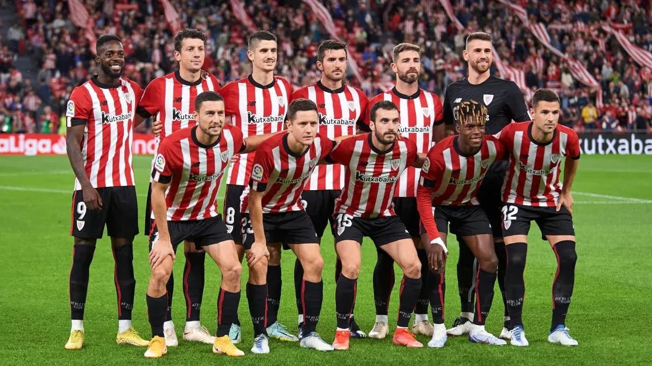 Equipo del Athletic Club antes del partido Equipo del Athletic Club antes del partido