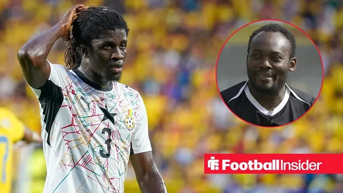Jugador de Ghana en partido, fondo de estadio lleno Jugador de Ghana en partido, fondo de estadio lleno