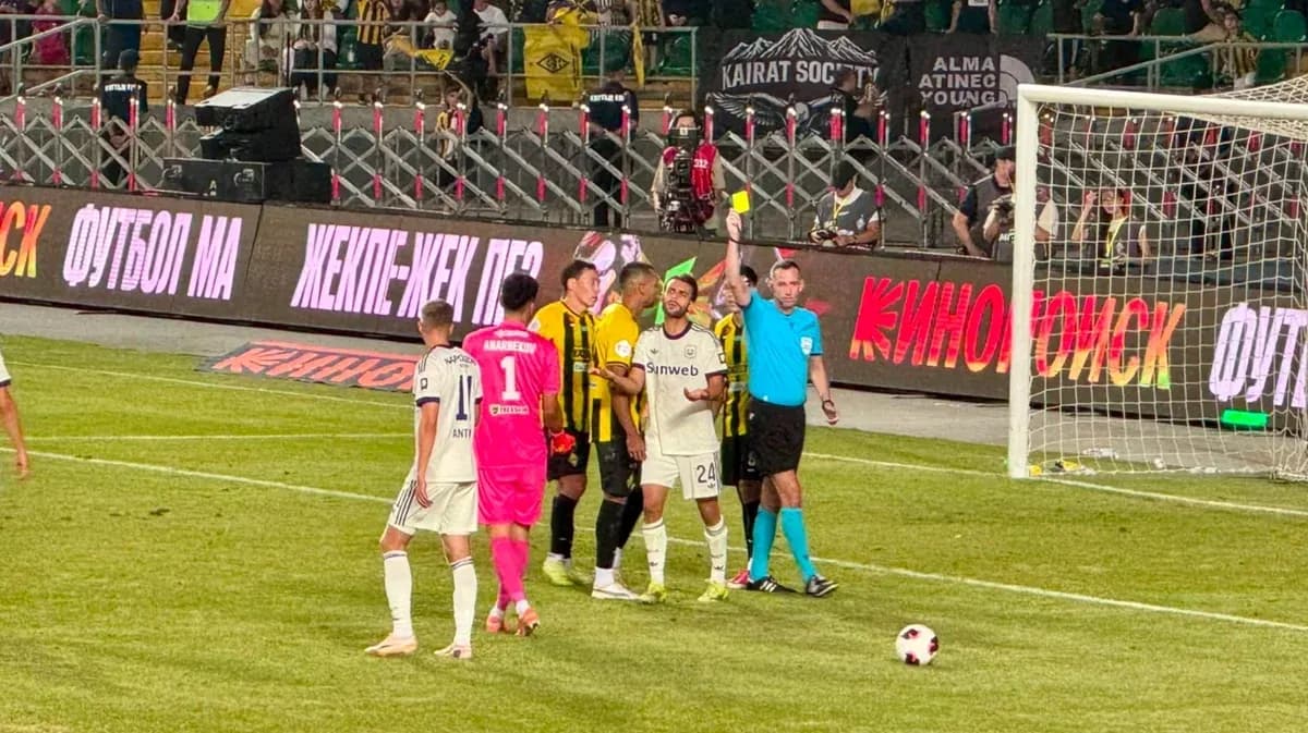 Jugadores de Kairat Almaty y Anderlecht en partido Jugadores de Kairat Almaty y Anderlecht en partido