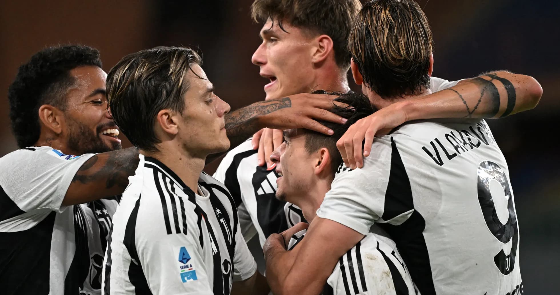 Jugadores de Juventus celebrando un gol Jugadores de Juventus celebrando un gol
