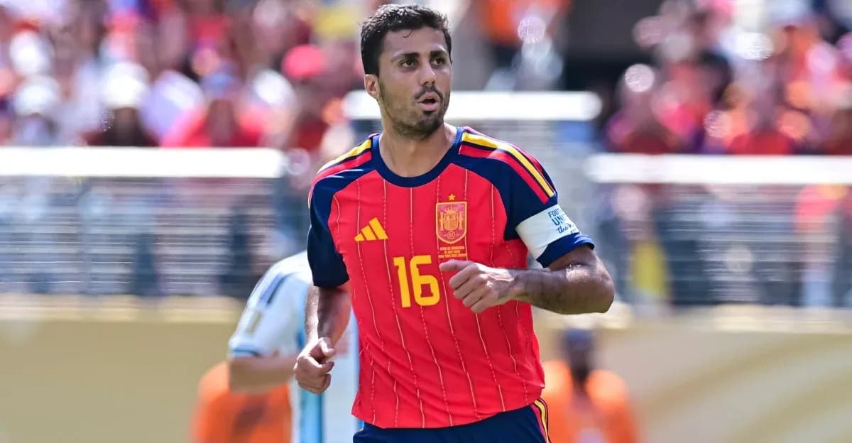 Jugador de España corriendo durante un partido Jugador de España corriendo durante un partido