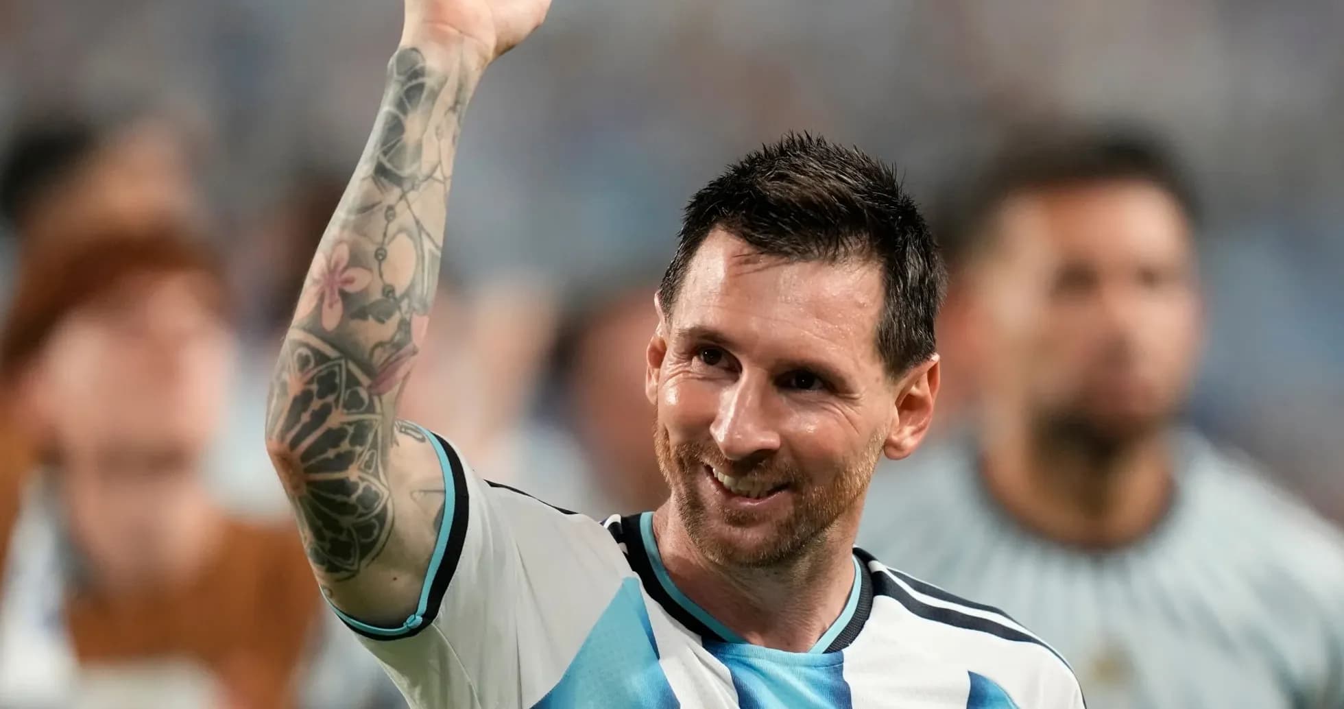 Lionel Messi levantando el puño en celebración Lionel Messi levantando el puño en celebración