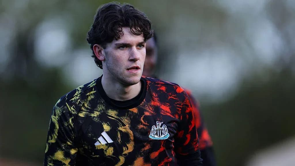 Portero de Newcastle en sesión de entrenamiento Portero de Newcastle en sesión de entrenamiento