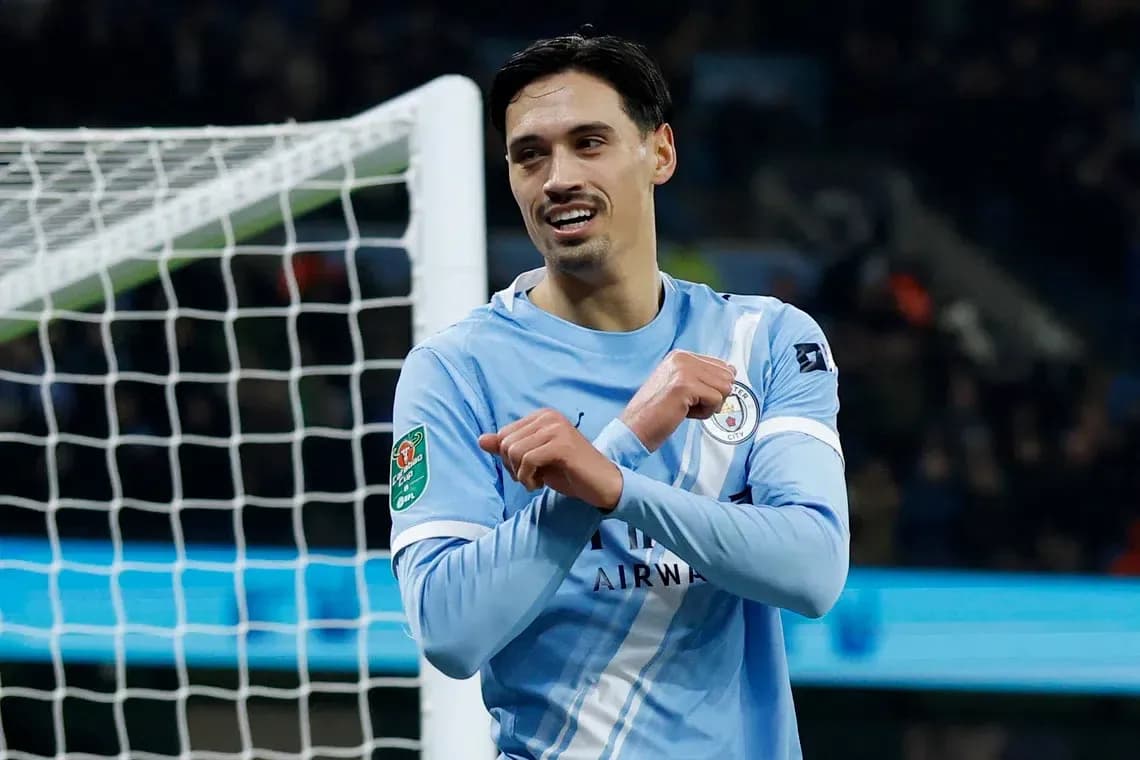 Jugador de Manchester City celebrando un gol Jugador de Manchester City celebrando un gol