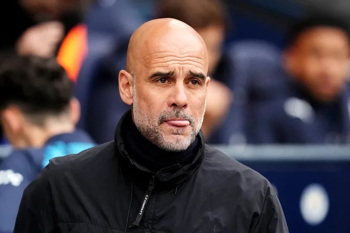 Entrenador en la banca durante un partido Entrenador en la banca durante un partido