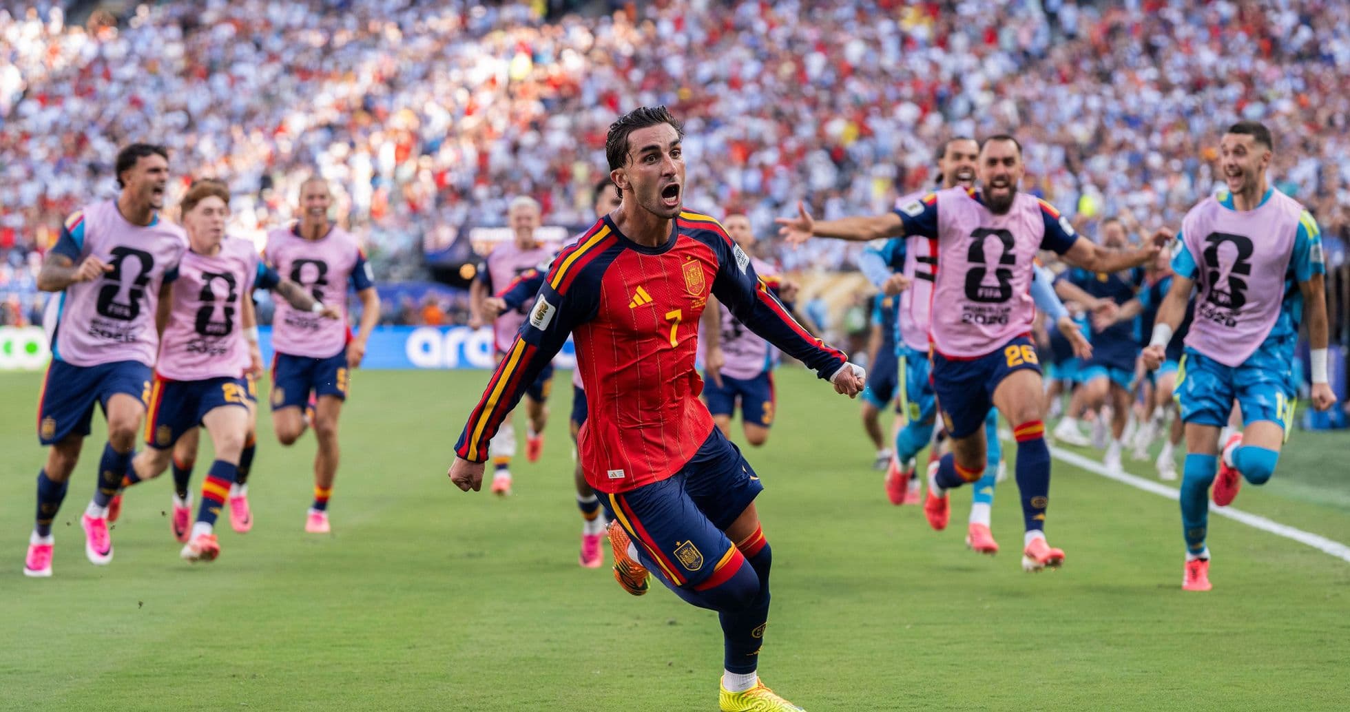 Jugador de España celebrando un gol en el campo Jugador de España celebrando un gol en el campo