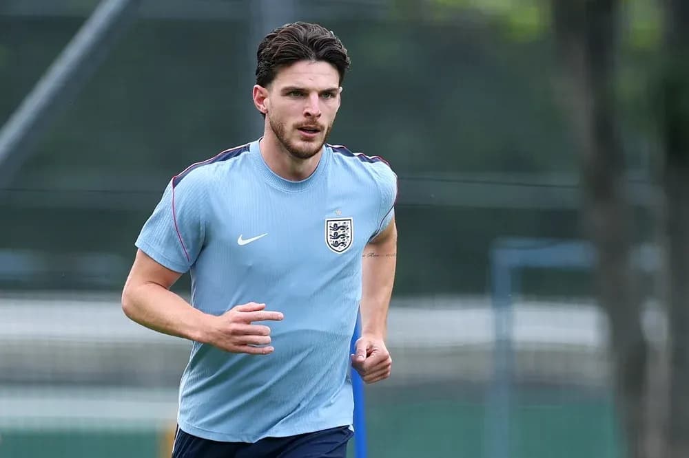 Jugador de Inglaterra corriendo durante sesión de entrenamiento Jugador de Inglaterra corriendo durante sesión de entrenamiento