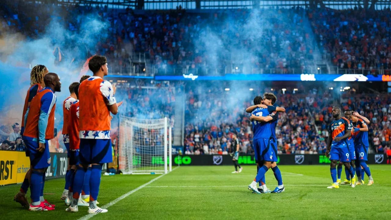Jugadores de FC Cincinnati celebrando un gol Jugadores de FC Cincinnati celebrando un gol