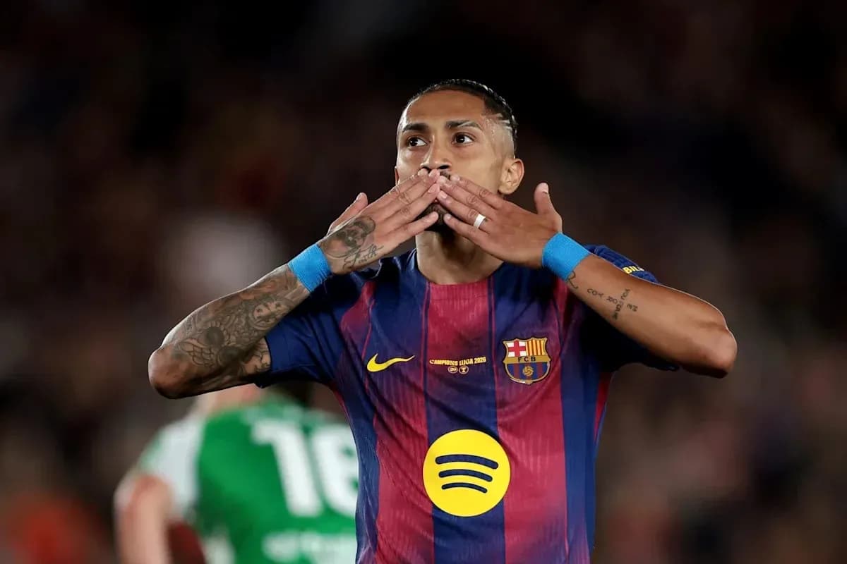 Jugador de Barcelona saludando a la afición Jugador de Barcelona saludando a la afición