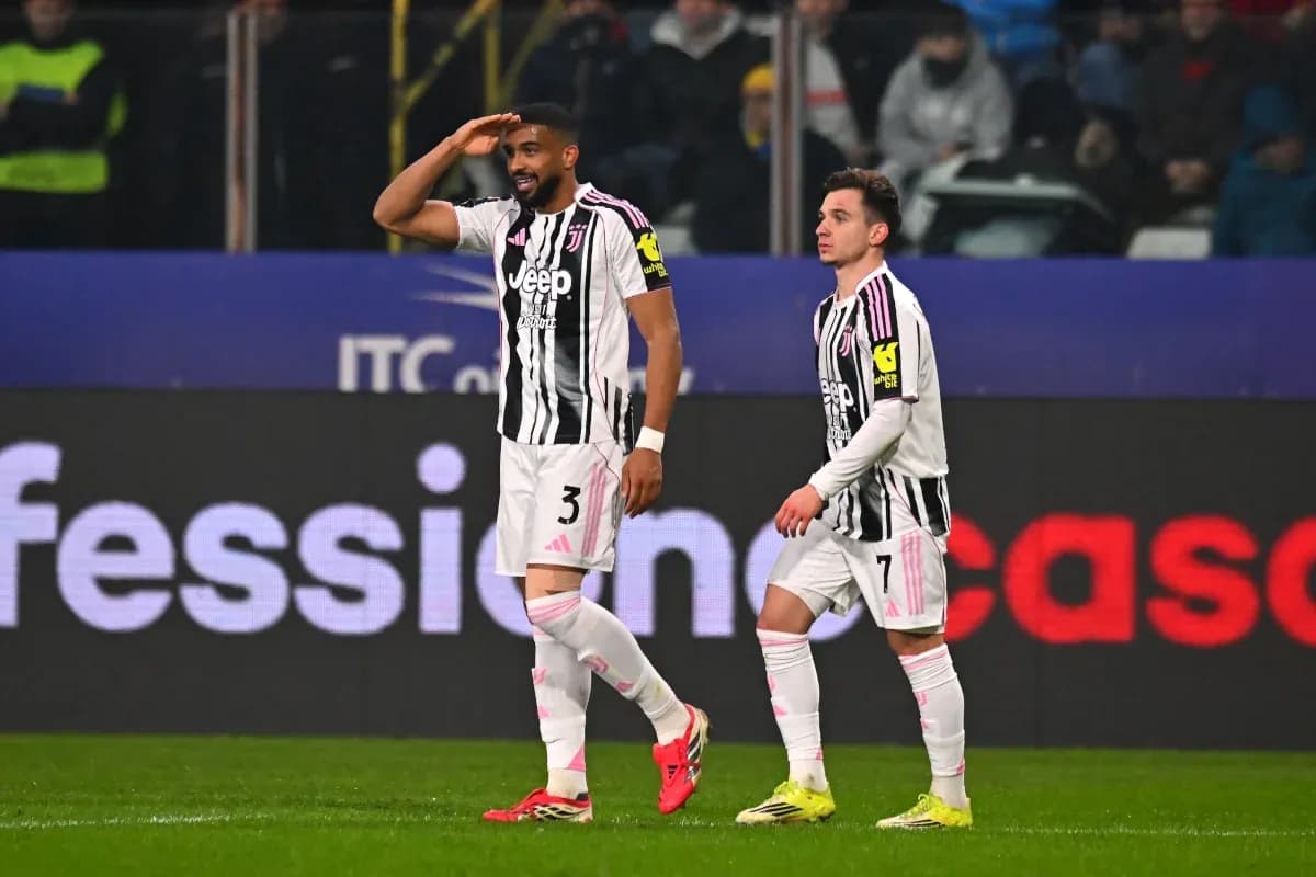 Jugadores de Juventus celebrando en el partido Jugadores de Juventus celebrando en el partido