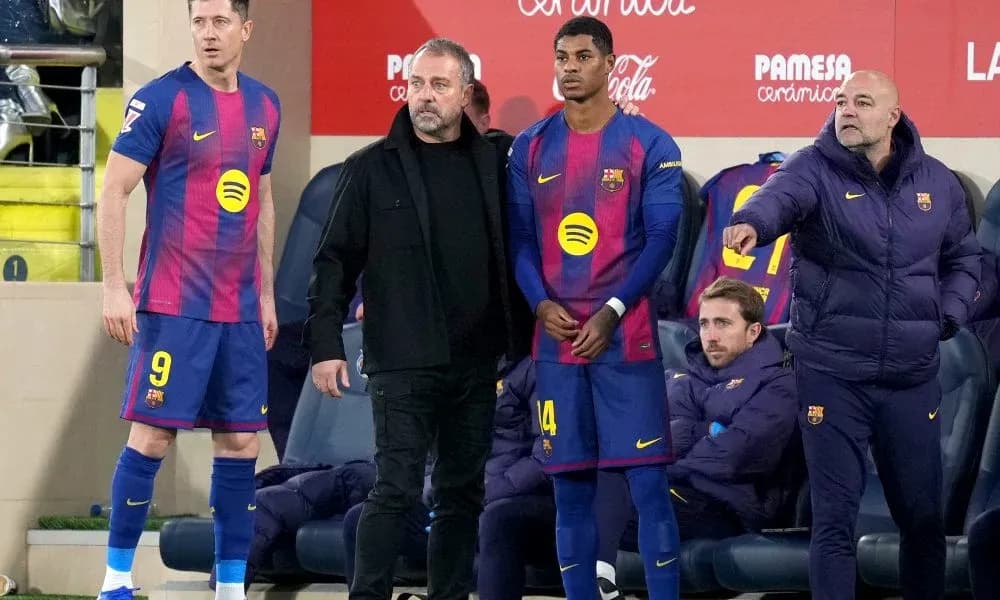 Jugadores del FC Barcelona en el banquillo durante el partido Jugadores del FC Barcelona en el banquillo durante el partido