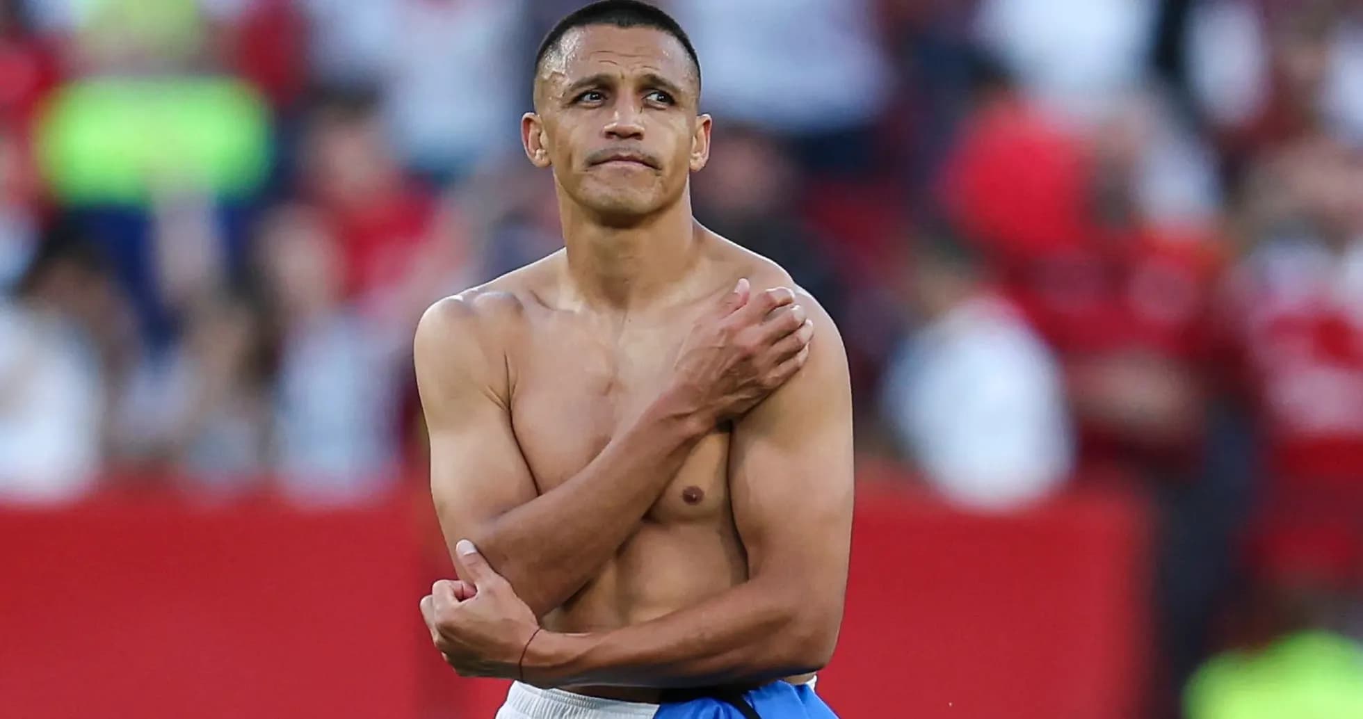 Jugador con camiseta levantada tras el partido Jugador con camiseta levantada tras el partido