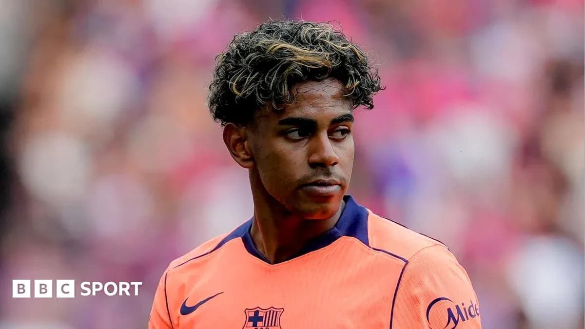 Jugador de Barcelona en uniforme durante el partido Jugador de Barcelona en uniforme durante el partido