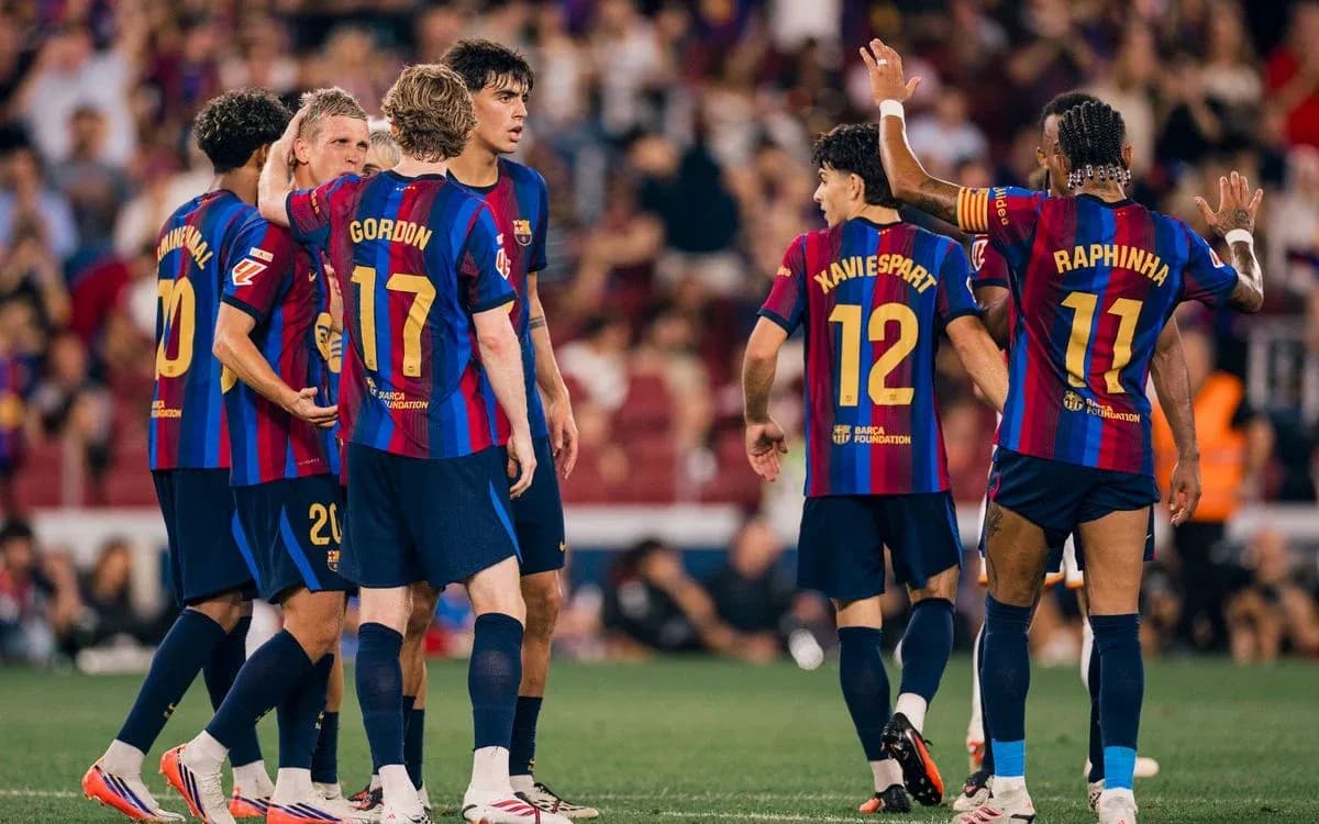 Jugadores del Barcelona celebrando en el campo Jugadores del Barcelona celebrando en el campo