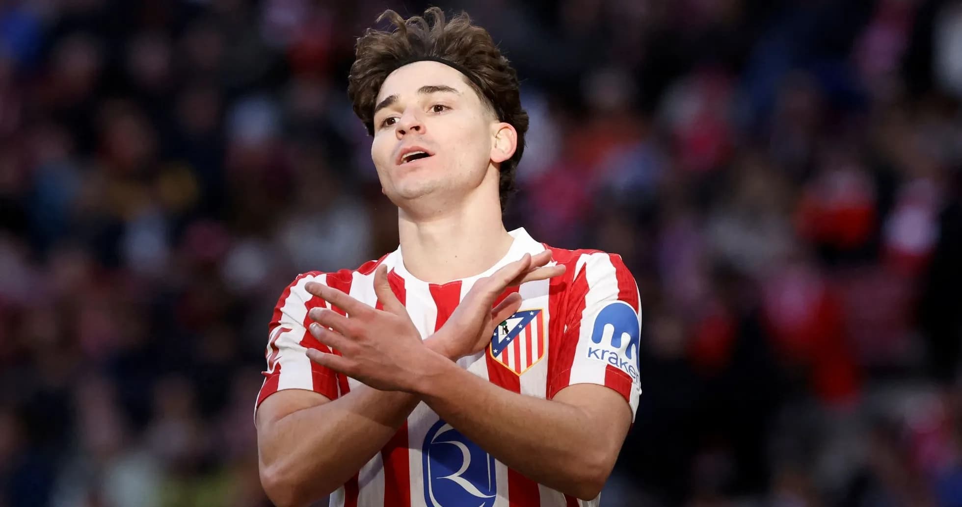 Jugador del Atlético de Madrid haciendo gesto en el campo Jugador del Atlético de Madrid haciendo gesto en el campo