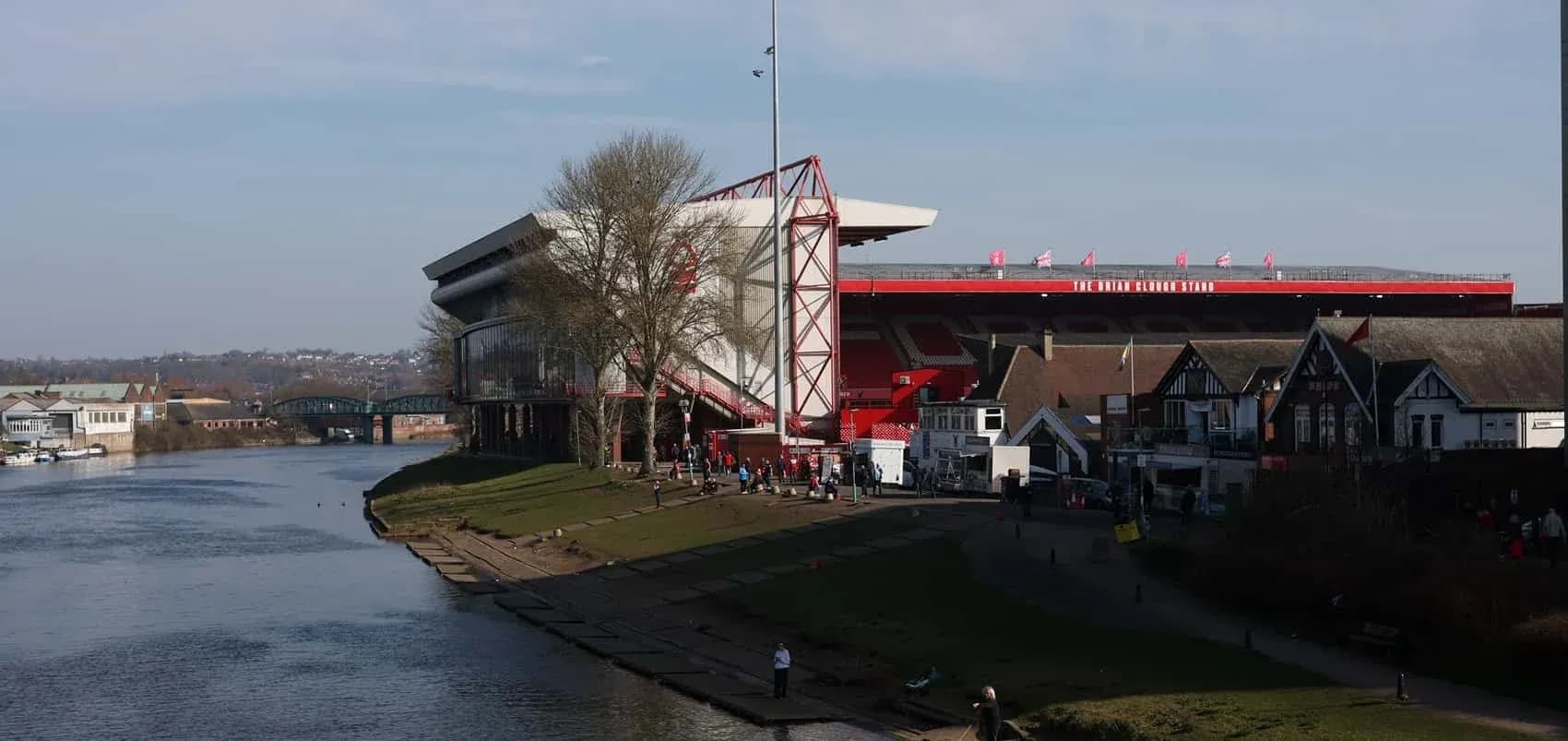 Estadio de Nottingham Forest junto al río Trent Estadio de Nottingham Forest junto al río Trent