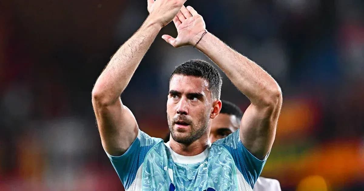 Jugador aplaudiendo a la afición tras el partido Jugador aplaudiendo a la afición tras el partido