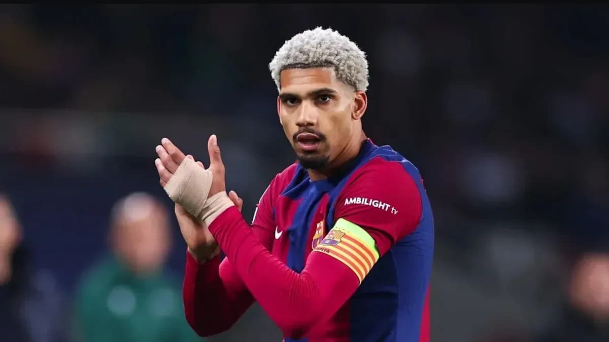 Jugador aplaudiendo con vendaje en la mano Jugador aplaudiendo con vendaje en la mano