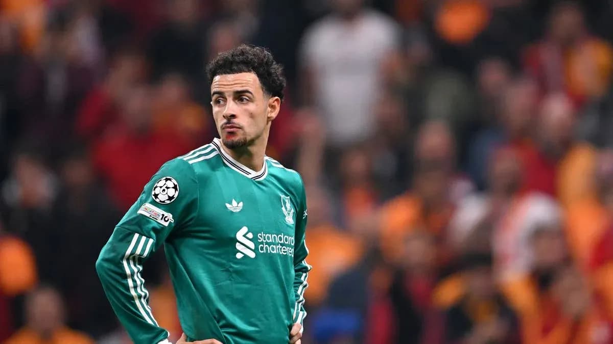 Portero de Liverpool en partido de Champions League Portero de Liverpool en partido de Champions League
