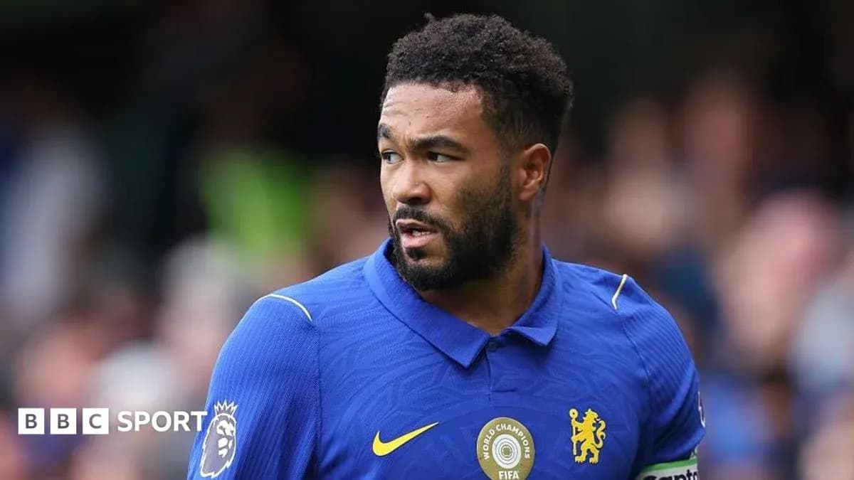 Jugador de Chelsea en el campo durante un partido Jugador de Chelsea en el campo durante un partido