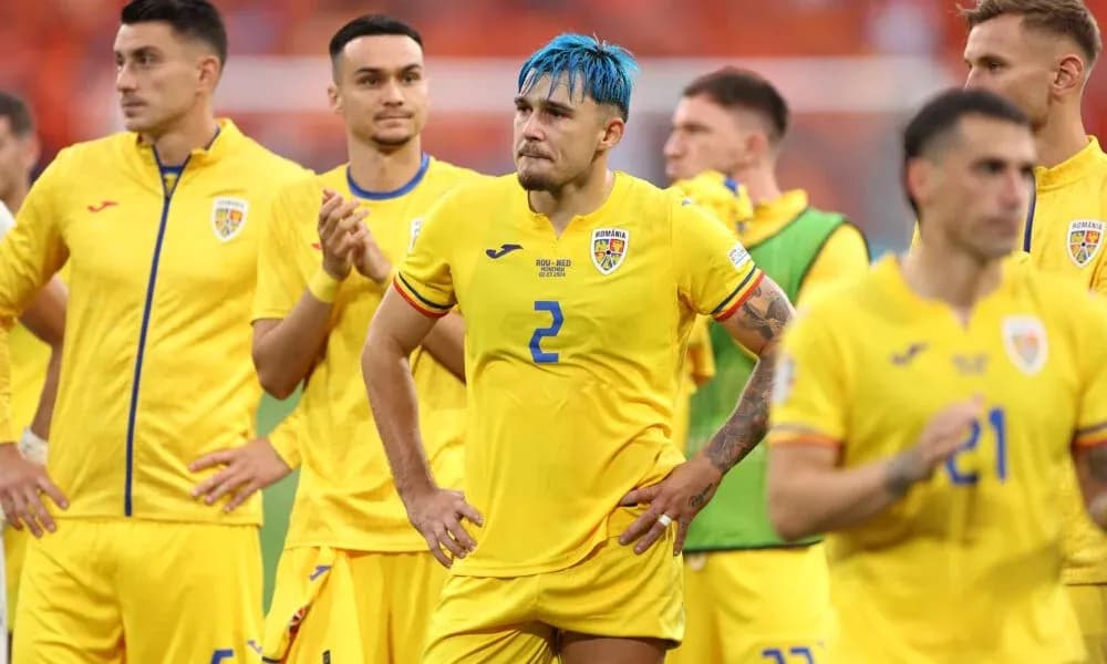 Jugadores de Rumania en uniforme amarillo después del partido Jugadores de Rumania en uniforme amarillo después del partido