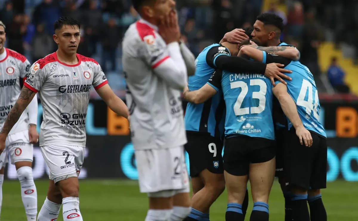 Jugadores de Huachipato celebrando un gol Jugadores de Huachipato celebrando un gol