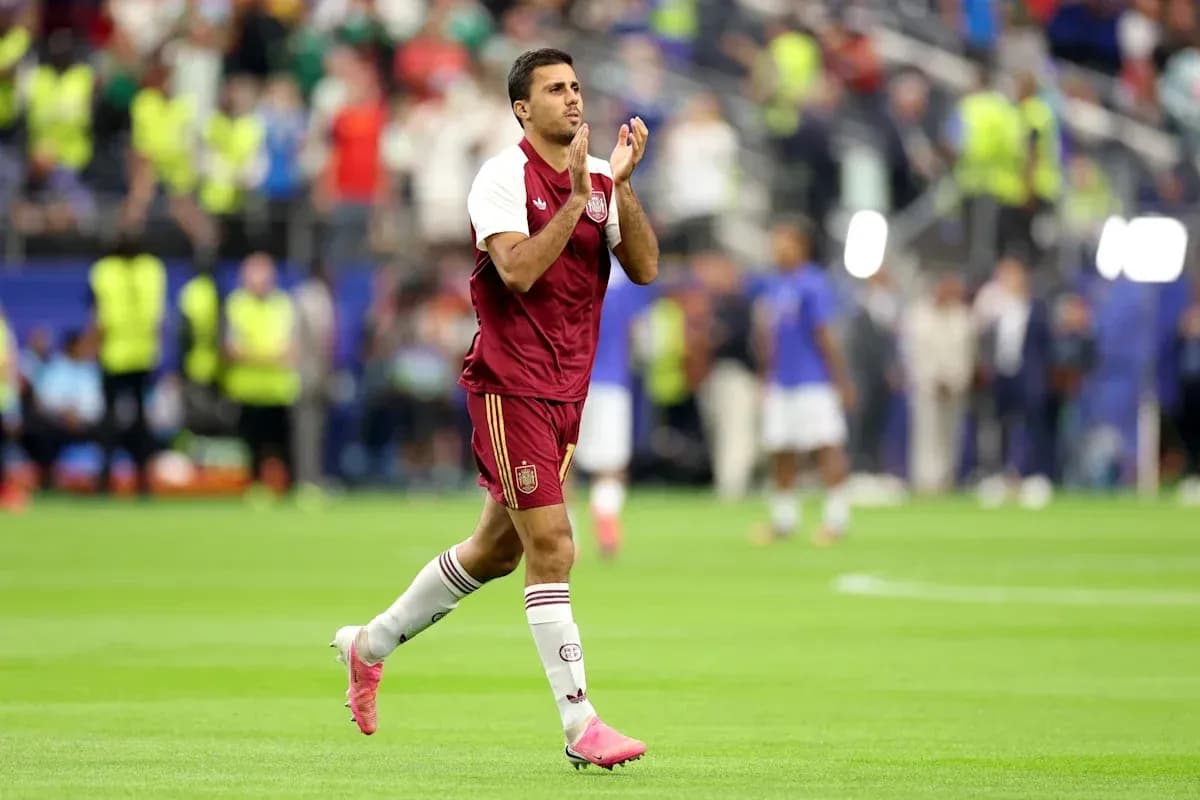 Jugador de España aplaudiendo tras el partido Jugador de España aplaudiendo tras el partido