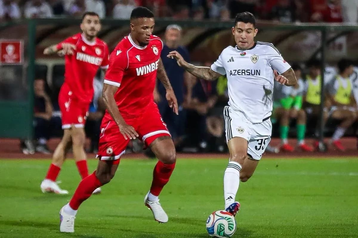 Jugadores de CSKA Sofía y Qarabag en acción Jugadores de CSKA Sofía y Qarabag en acción