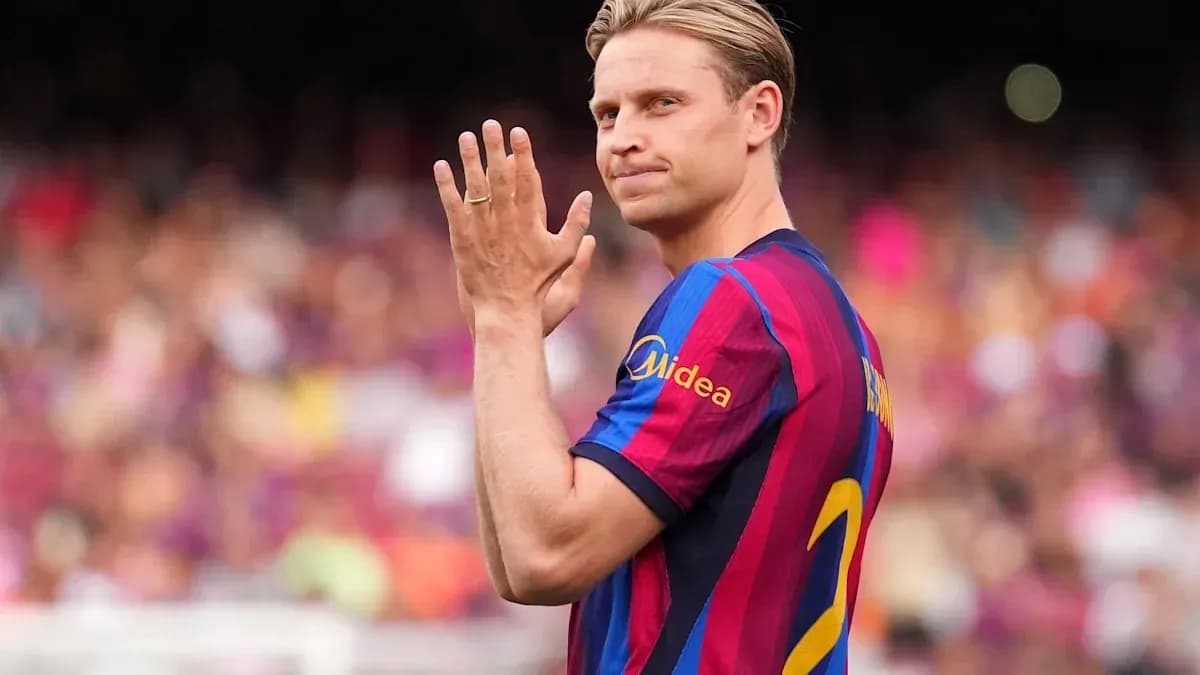 Jugador del FC Barcelona aplaudiendo a la afición Jugador del FC Barcelona aplaudiendo a la afición