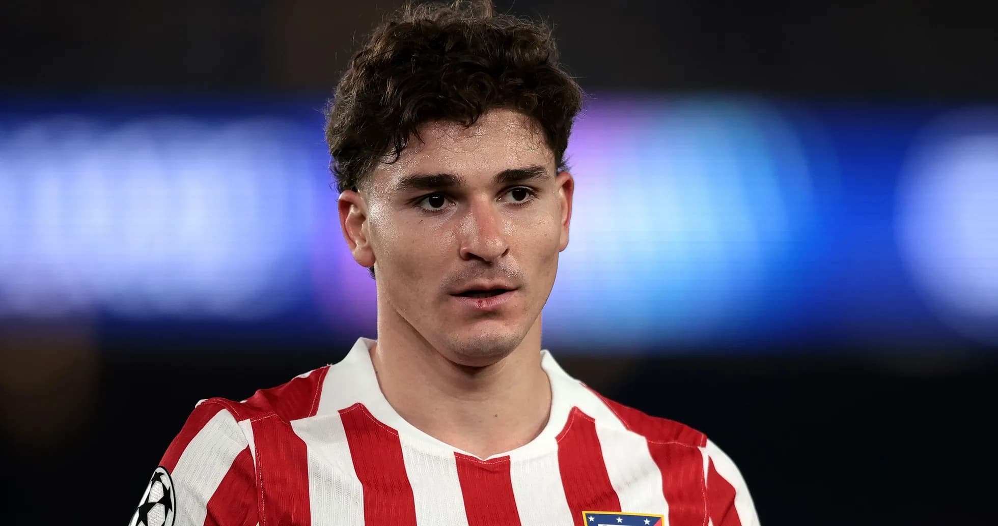 Jugador de Atlético de Madrid en primer plano Jugador de Atlético de Madrid en primer plano