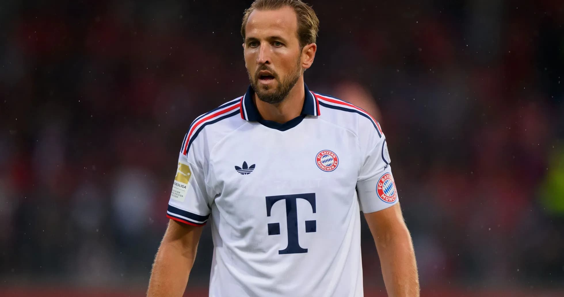 Jugador de Bayern Múnich en acción durante un partido Jugador de Bayern Múnich en acción durante un partido
