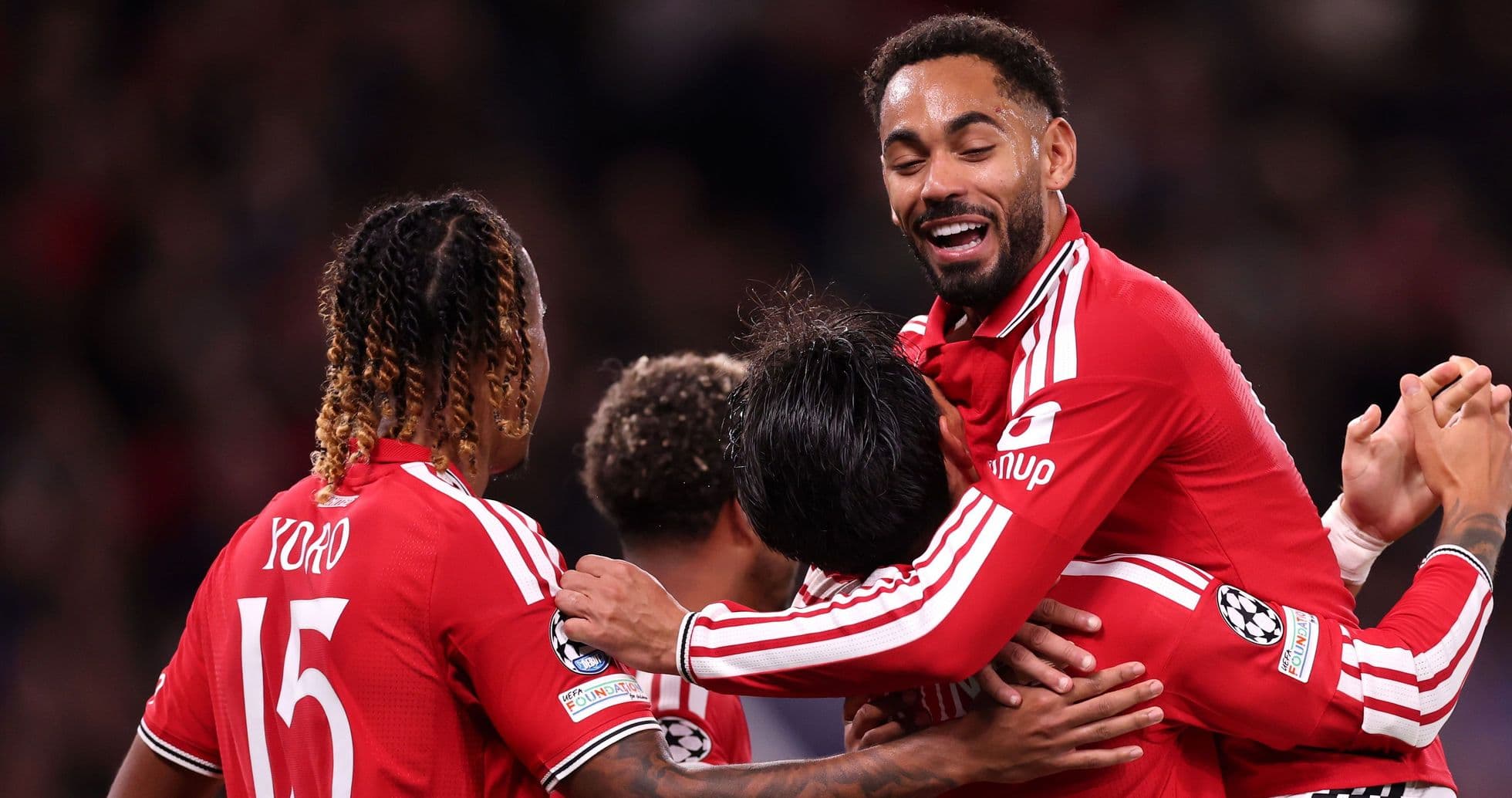 Manchester United rompe sequía de goles en Champions con victoria contundente ante Sabah Manchester United rompe sequía de goles en Champions con victoria contundente ante Sabah