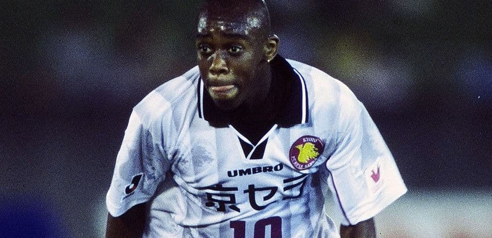 Regis Pitbull, exdelantero de Corinthians y Vasco, vive en la calle luchando contra una grave adicción al crack Regis Pitbull, exdelantero de Corinthians y Vasco, vive en la calle luchando contra una grave adicción al crack