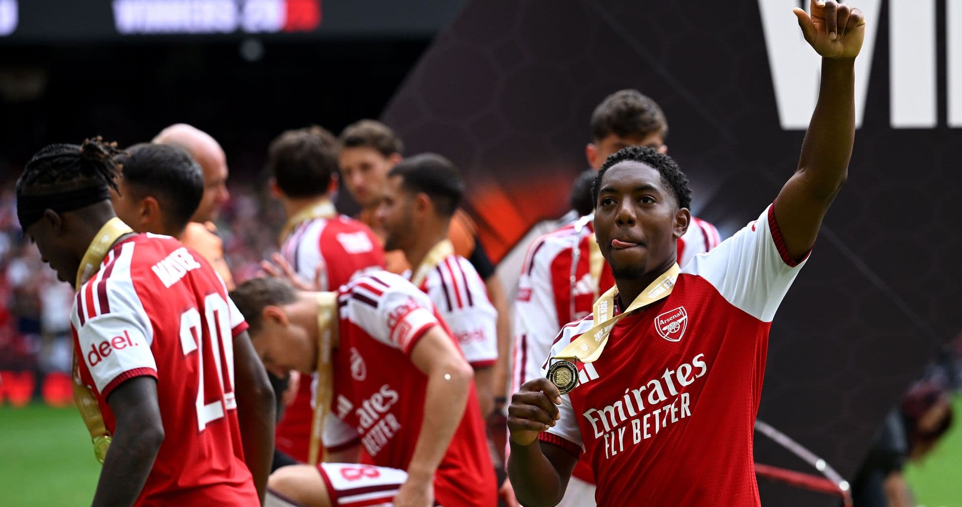 Alan Pardew afirma que Arsenal domina la Premier League tras victoria en Community Shield Alan Pardew afirma que Arsenal domina la Premier League tras victoria en Community Shield